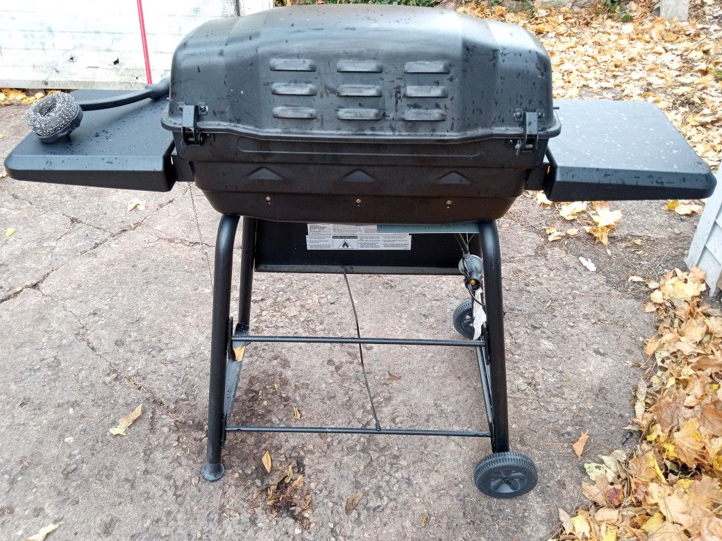 Charbroil American Gourmet Gas Grill