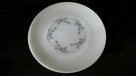 Vintage anchor hocking milk glass plate