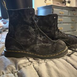 Size 7 Ladies Dr. Martens 1460 Pascal Tie Dye suede boots in the black and charcoal grey