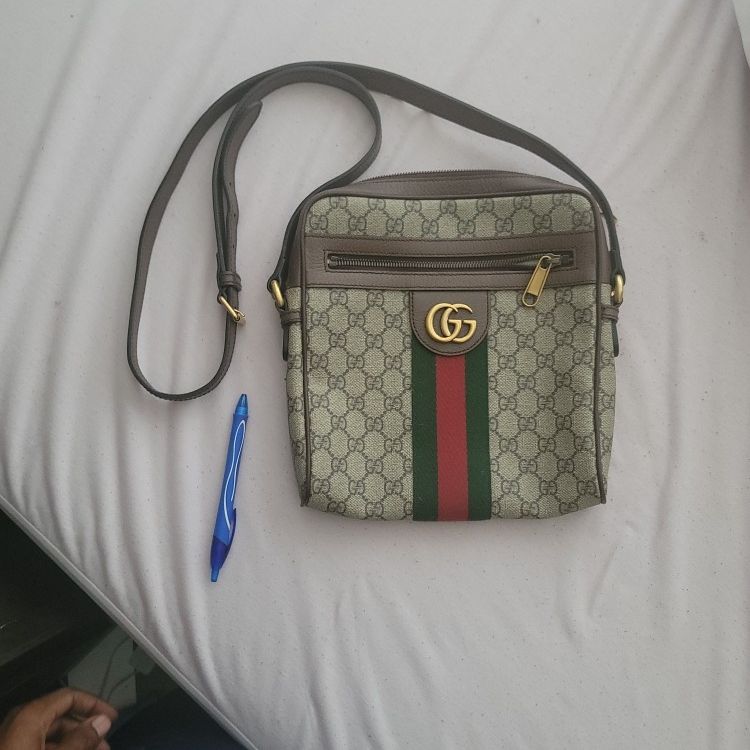 Supreme LV Wallet for Sale in Henderson, NV - OfferUp