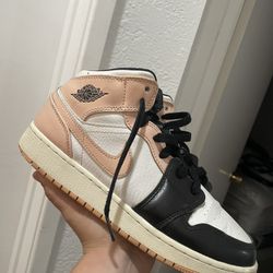 Jordan Ones Tan And Black Size 6y