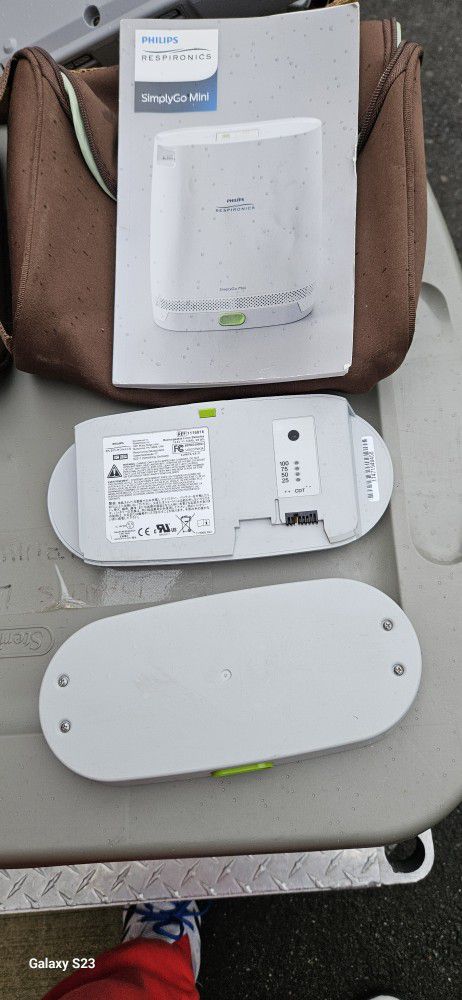 SIMPLY GO 8 CELL BATTERIES  (2) With Carry Case And Manuel