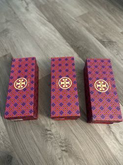 Tory Burch maroon color sandal!