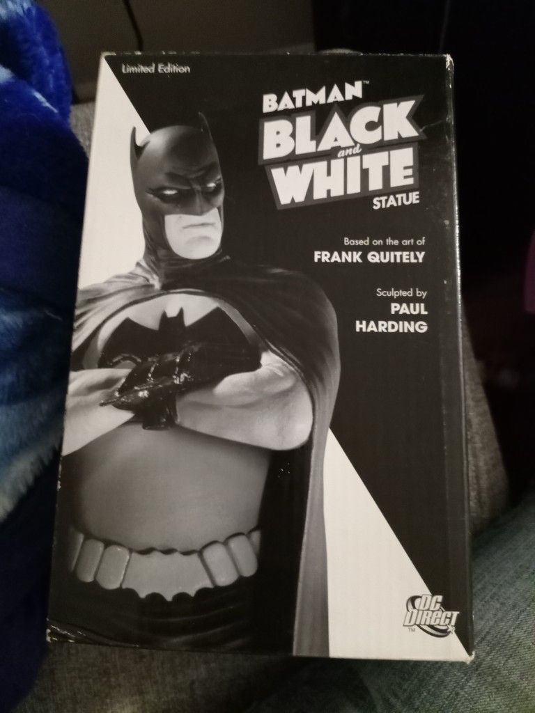 LIMITED EDITION BATMAN BLACK AND WHITE STATUE