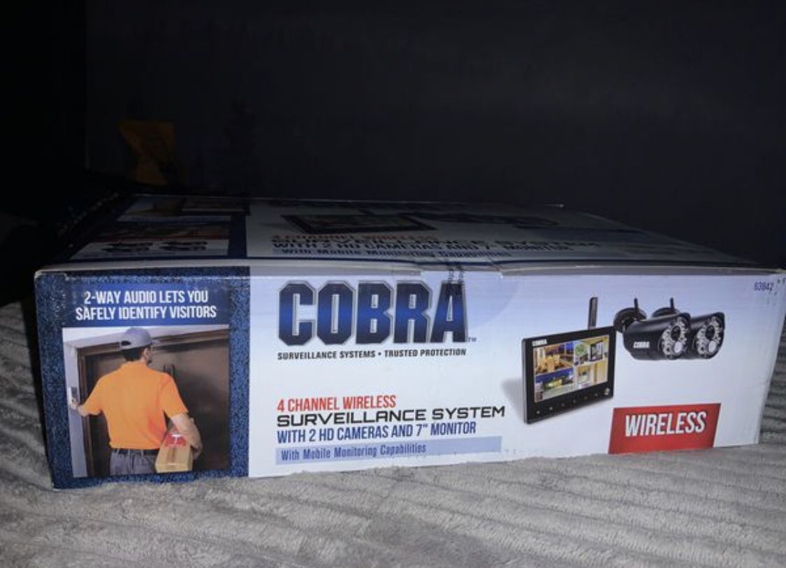 Cobra 4 Channel Wireless Surveillance System with 2 Cameras 7" Monitor