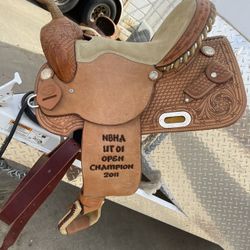 15 Inch Western Leather Barrel Racing Saddle - Never Used