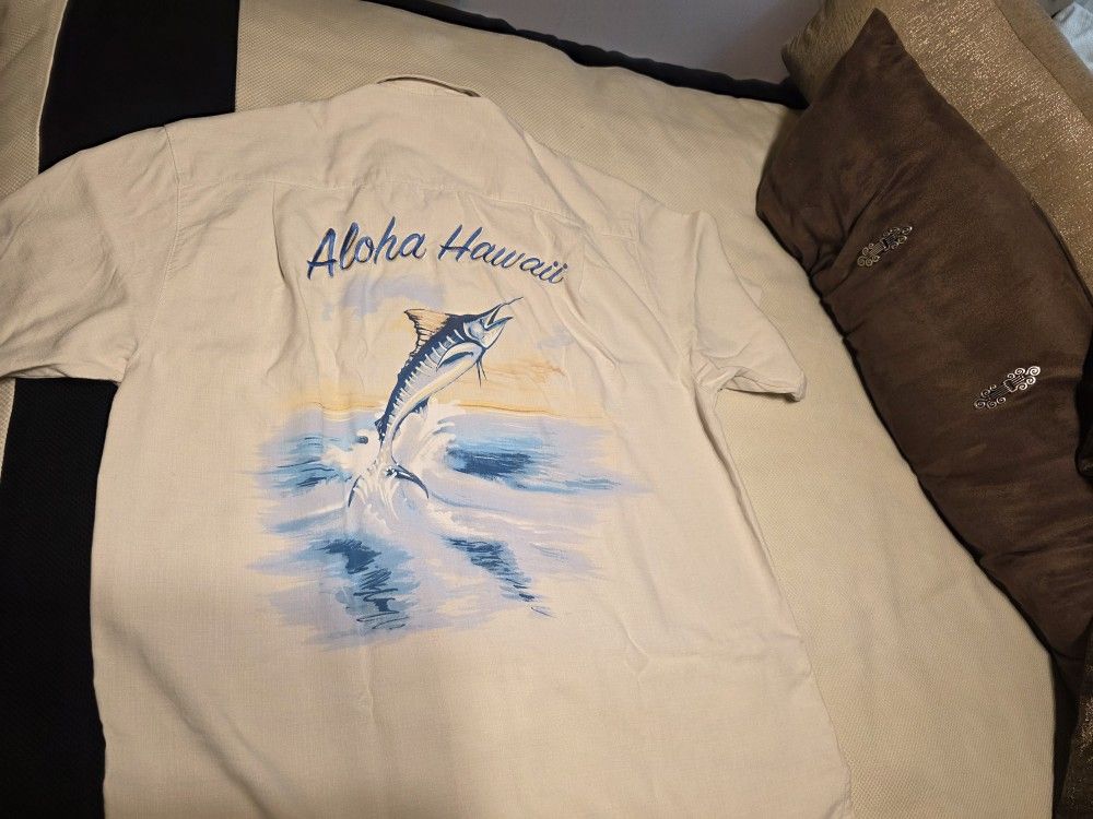 Tommy Bahama Beige Shirt 100% Silk Embroidered Aloha Hawaii Sword Fish Size S/P
