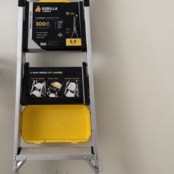 GORILLA  Ladder ,like  New. Only Used Twice 