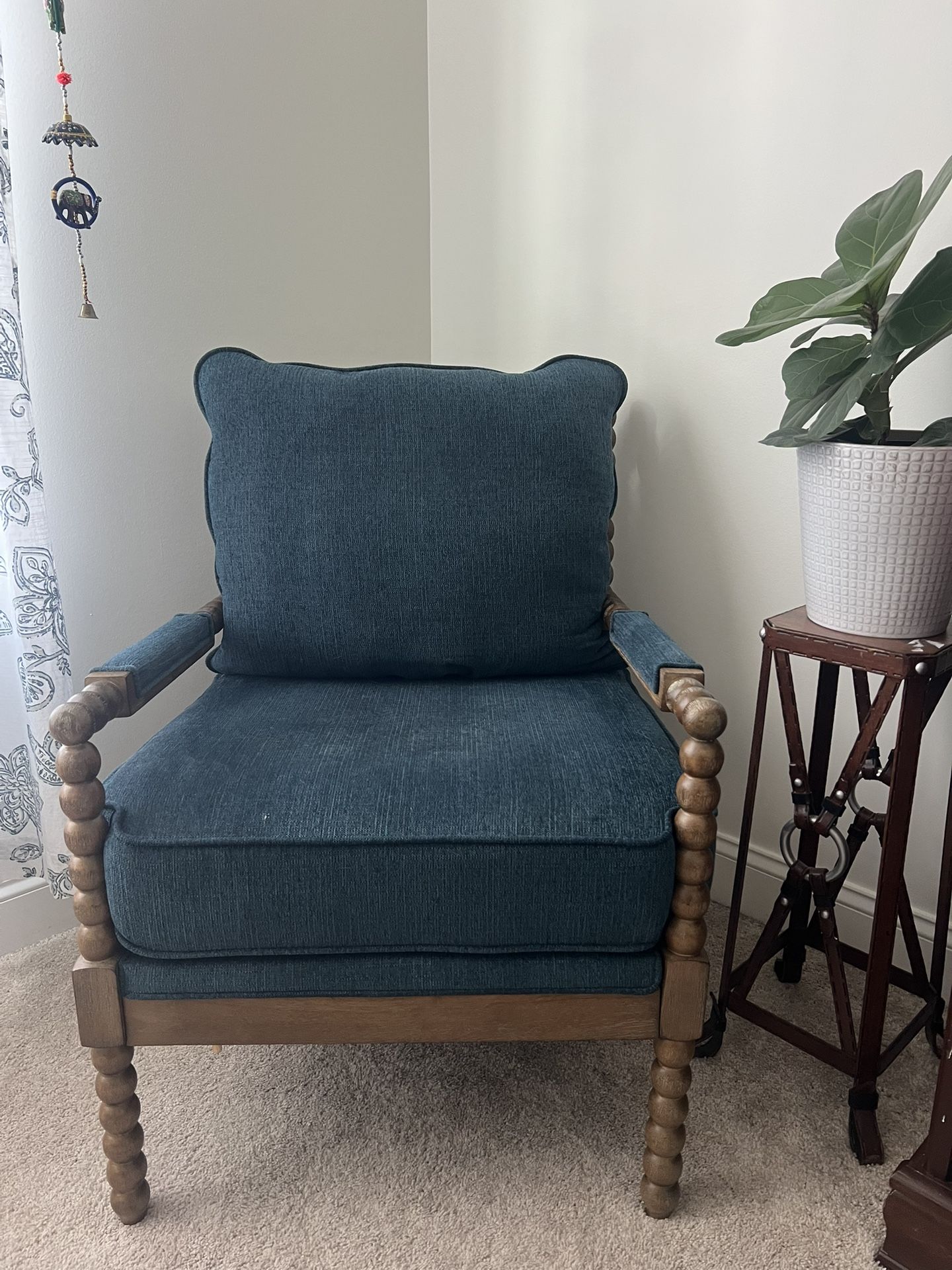 Triple Tree Contemporary Chenille Rubberwood Foam Fabric Solid Print Armchair, with High Resilience Spring Cushion, Blue