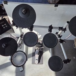 Yamaha DTX500 Electronic Drum Set
