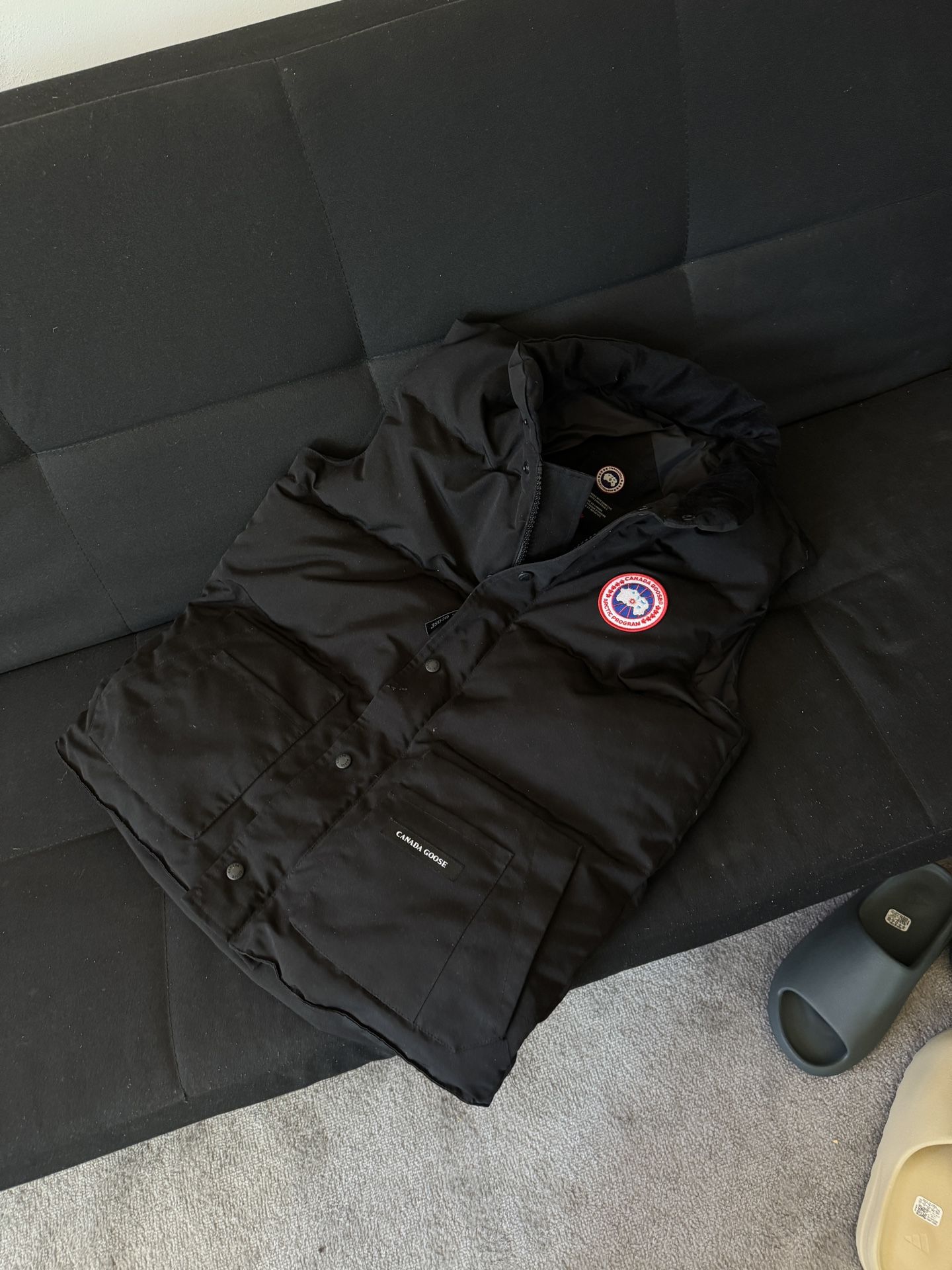 Canada Puffer Black Vest Size Medium