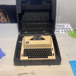 Typewriter In Excellent Condition 