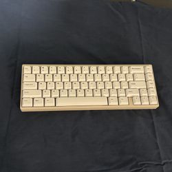 Qwertykeys Neo65 Milky White Brand New Mechanical Keyboard