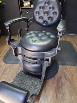 Hydraulic barber chair