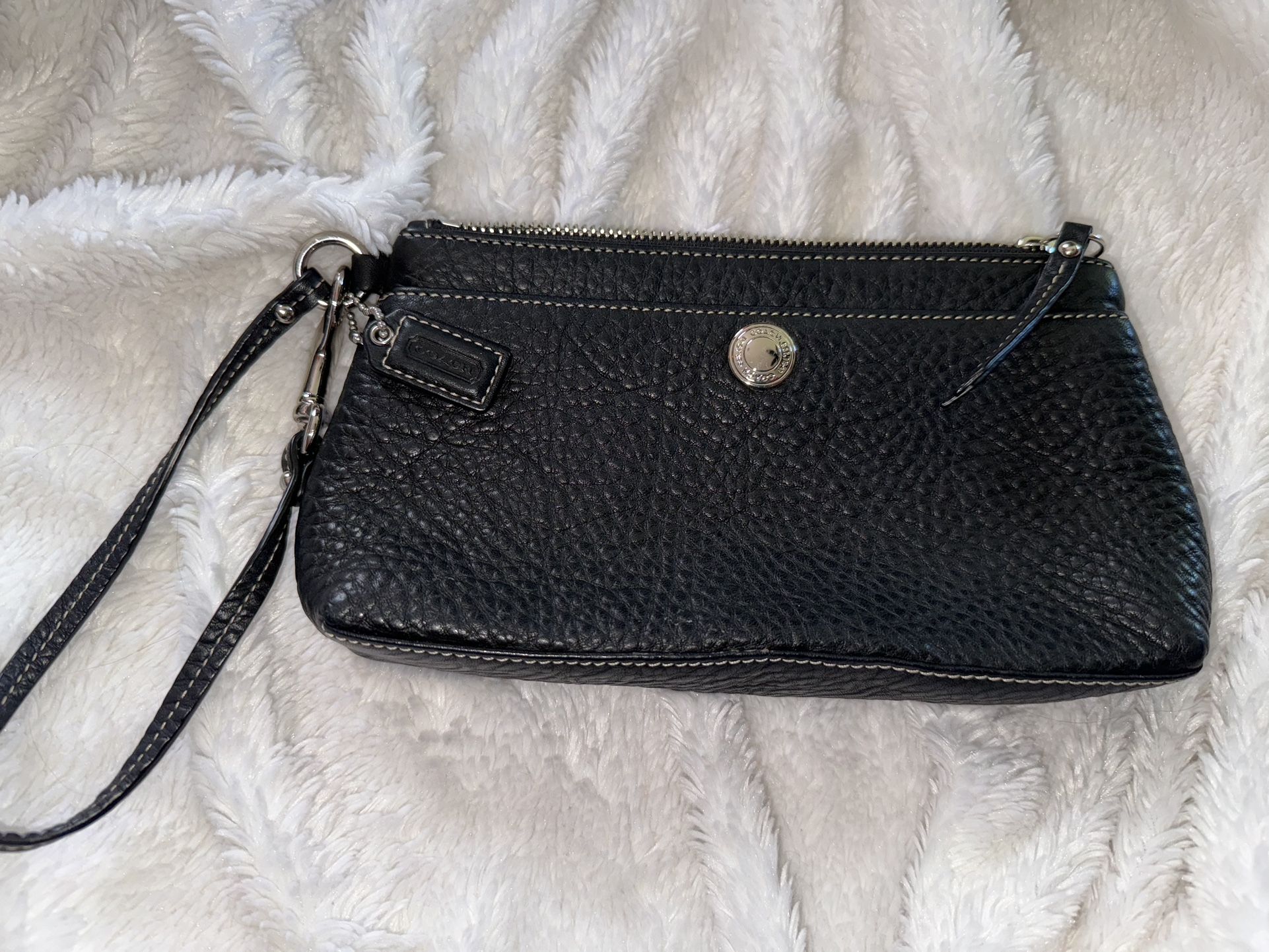 EUC Pebbled Leather Coach Wristlet