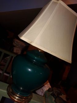❗❗IMMEDIATE MOVE❗❗        GREEN VINTAGE LAMP 