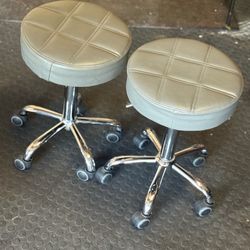 Set of 2 Professional Rolling Salon Stools – Chrome & Gray Leather