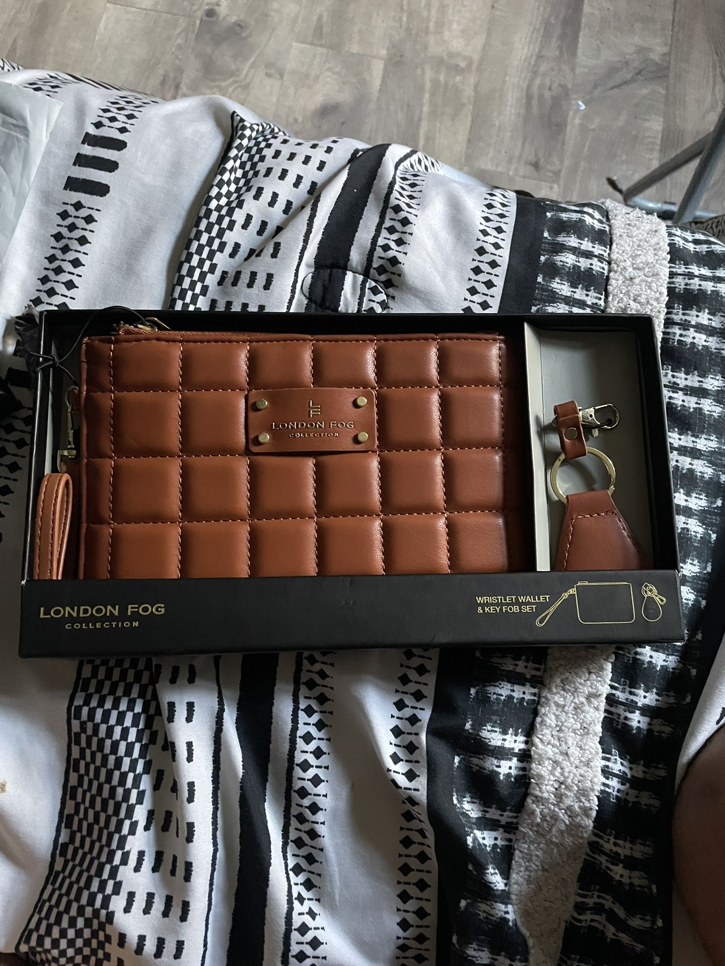 LONDON FOG WALLET WITH KEY FOB