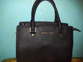 Michael Kors Black Meduim Purse