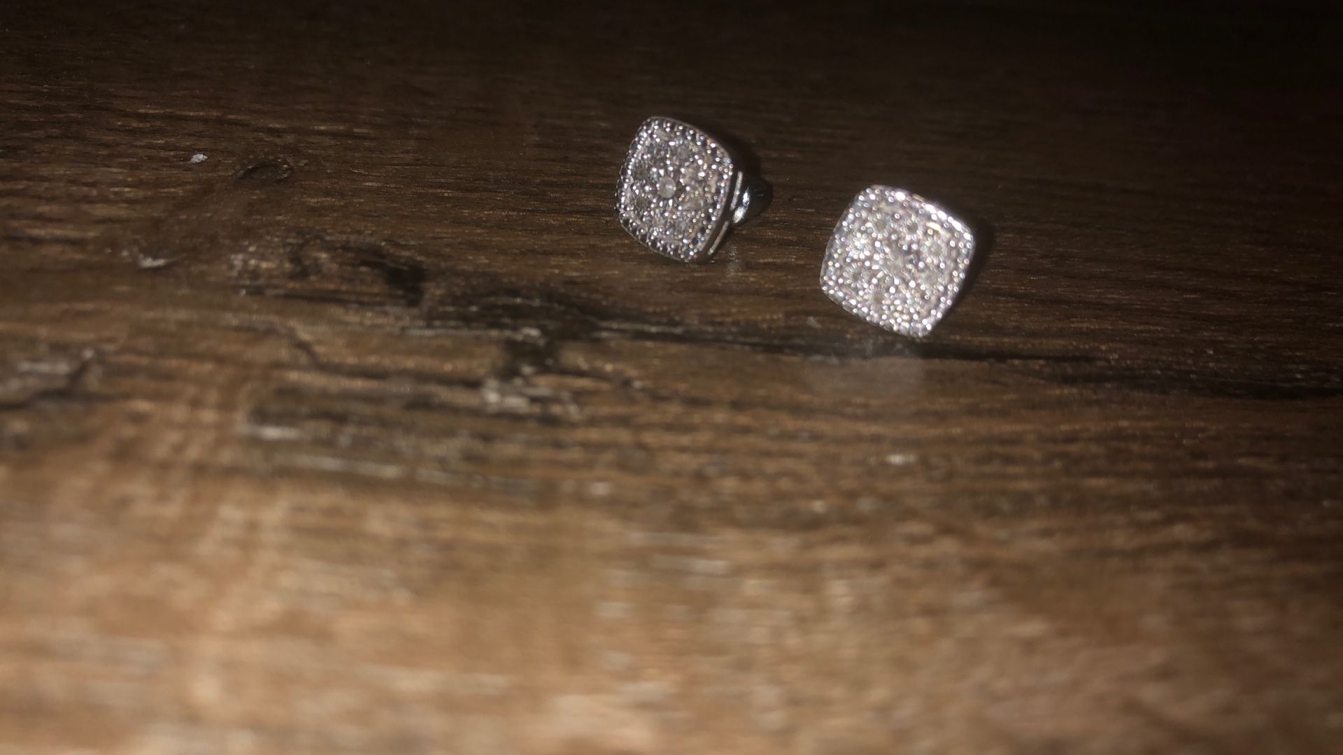 Luxury Diamond Cushion Cluster Stud Earrings (1/10 ct. t.w.) .925 Silver