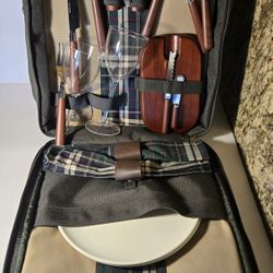 Brookstone Picnic Set With Insulated Backpack