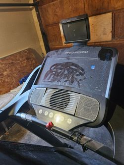 Pro form treadmill with phone or tablet attachment