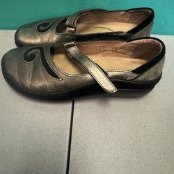 Naot Metallic Mary Jane Flats Size 6.5
