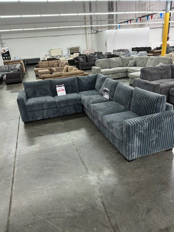 Corduroy Dark Grey Sectional. New Sectional 4-pc Nuevo Seccional De 4 Piezas Color Gris. Oscuro 4-Piece Sectional Set New sectional in a box