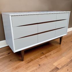 Vintage Kroehler MCM Dresser - Free Delivery