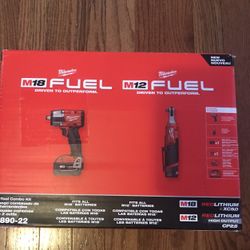 Milwaukee Fuel M18 1/2” Mid Torque Impact Wrench Kit 1 Xc5.0 Battery And M12 3/8 Ratchet 1 M12 Cp2.5 Battery & Charger & Tool Bag $350 Firm Cash Olny 