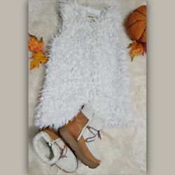 Chic Faux-Fur Fuzzy Vest Girls Size L 10/12 and Winter Shearling Sherpa Boots. Fall / Winter Fashion Accessories 🍁✨️🤎