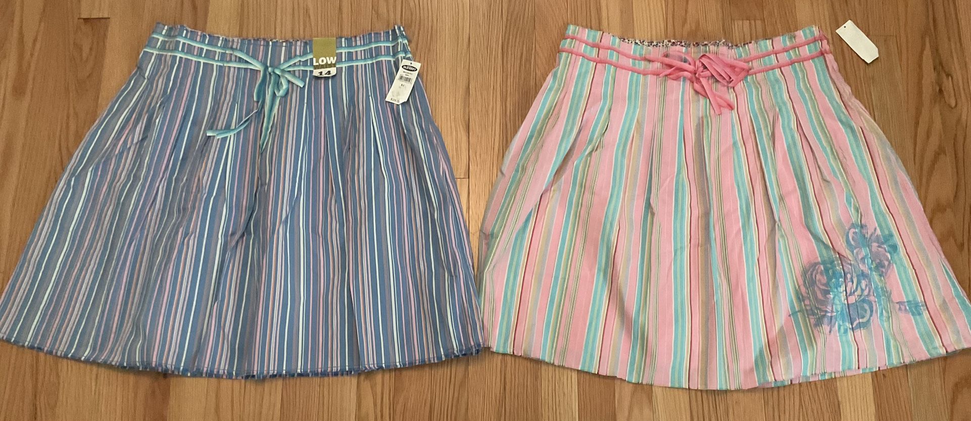 2 Ladies New Old Navy Skirts-size 14
