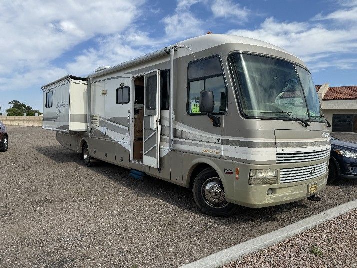 2000 Fleetwood Pace Arrow Vision