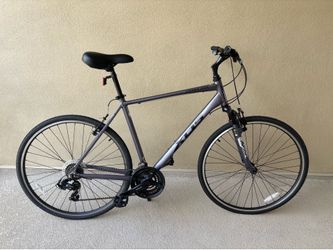 BARELY USED XDS Cross 200 Hybrid City/Commuter Bicycle
