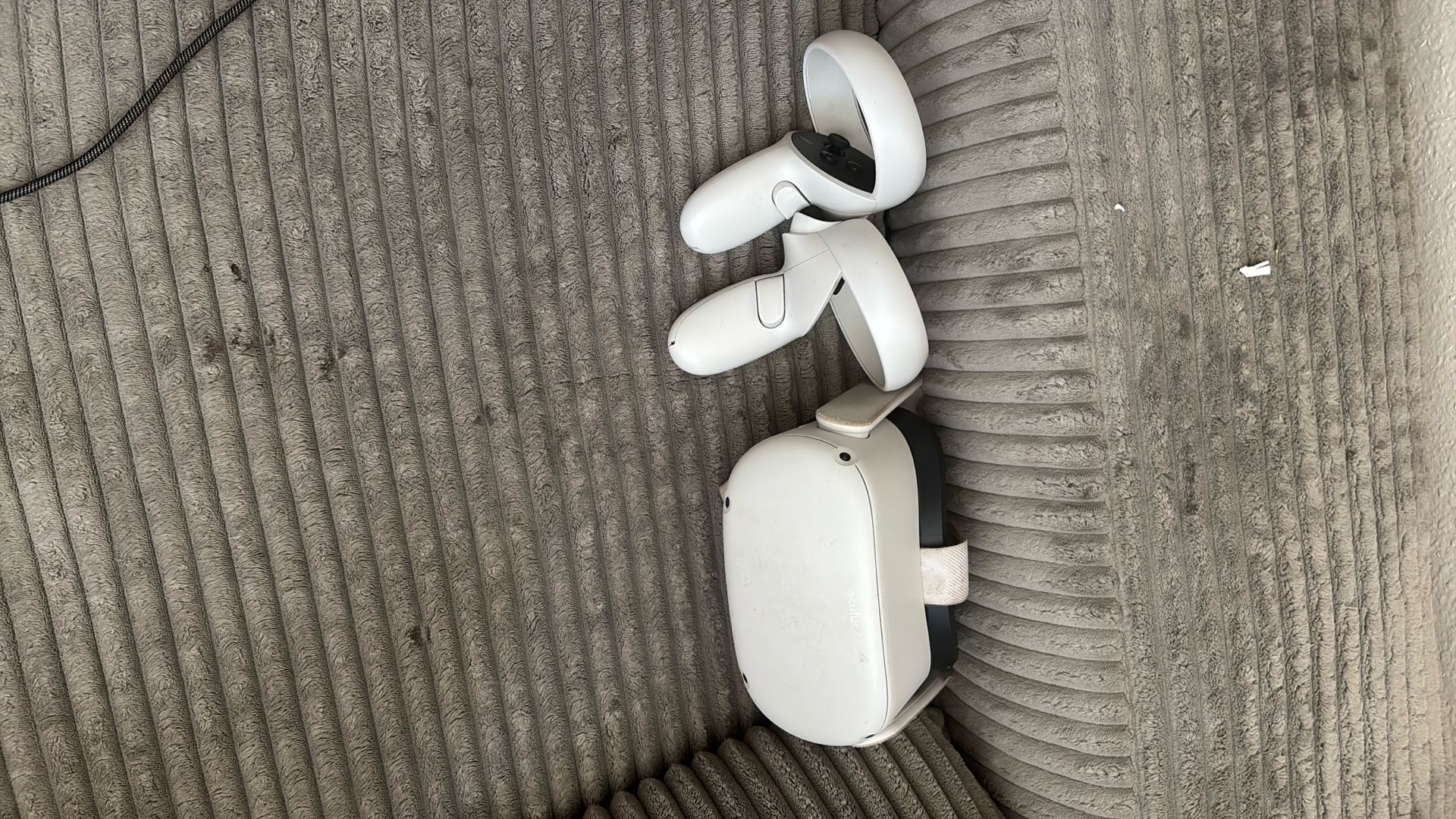 White Oculus Quest 2 VR headset