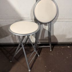 2 Foldable Stools