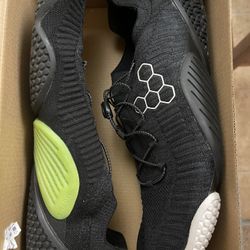 Vivobarefoot Motus Sz 10