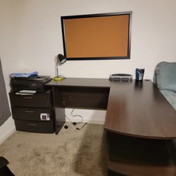Office Desk With Wall Board 