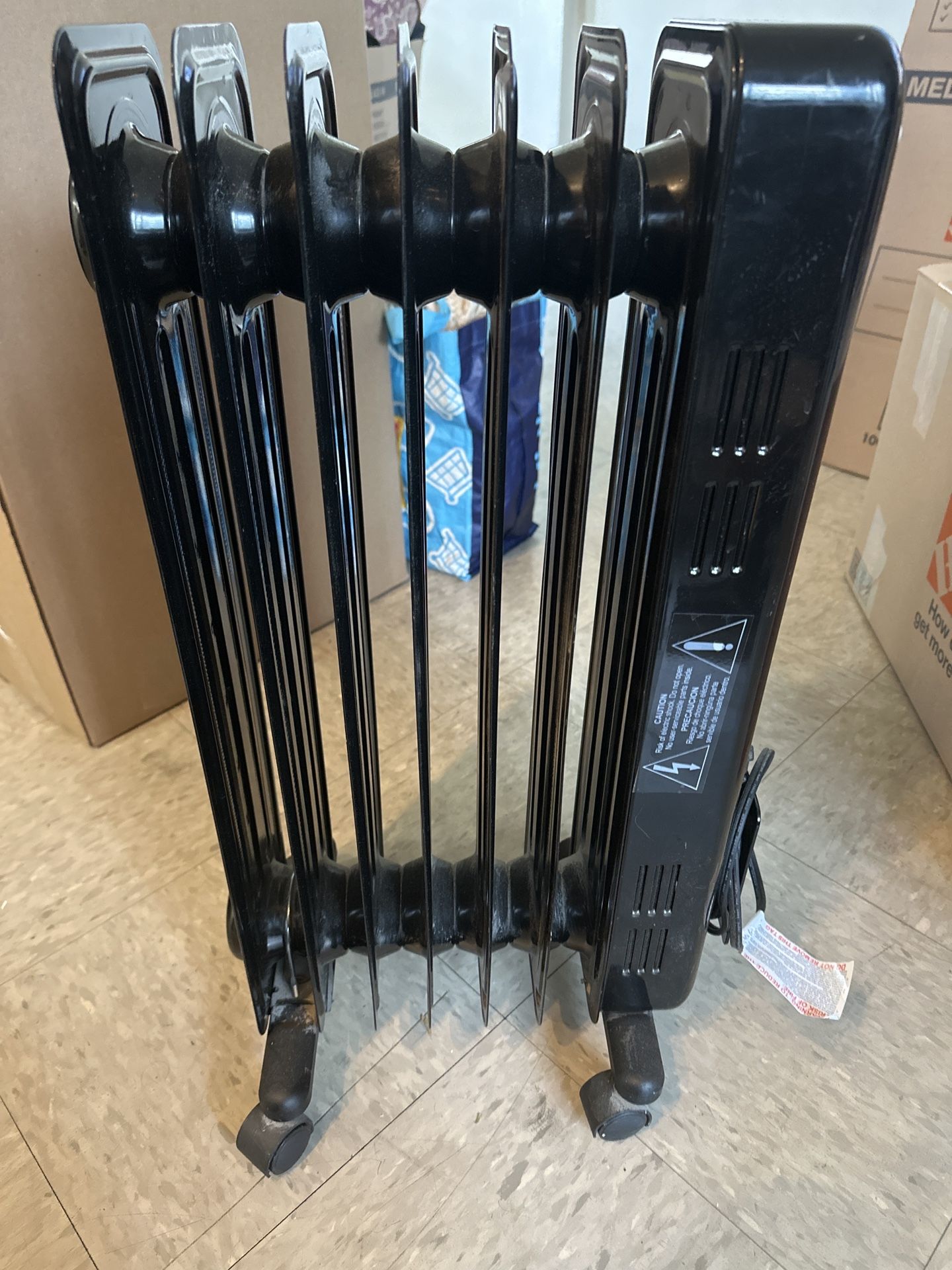 Pelonis Electric Oil-Filled Radiator Heater – Digital Control & Wheels