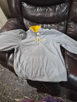 New Gap pullover medium size