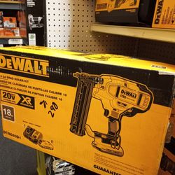 DEWALT 20V MAX LITHIUM-ION XR BRUSHLESS 18GA BRAD NAILER KIT