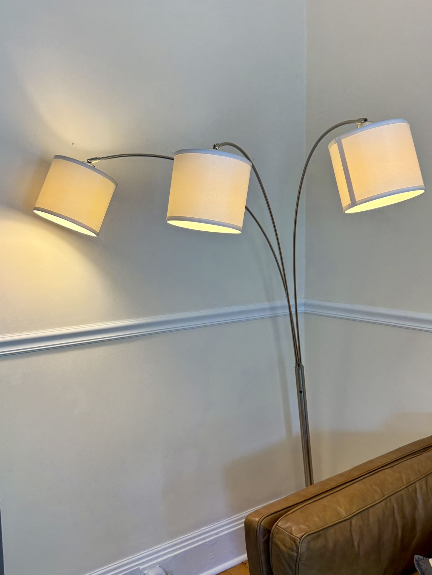 3-Light Arc Floor Lamp – Excellent Condition