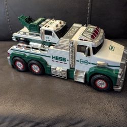 Hess Truck Towing  Set 