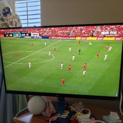 LG 27" 4K UHD IPS Monitor – Excellent Condition