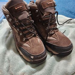 Size 8w Hi Tec Boots 