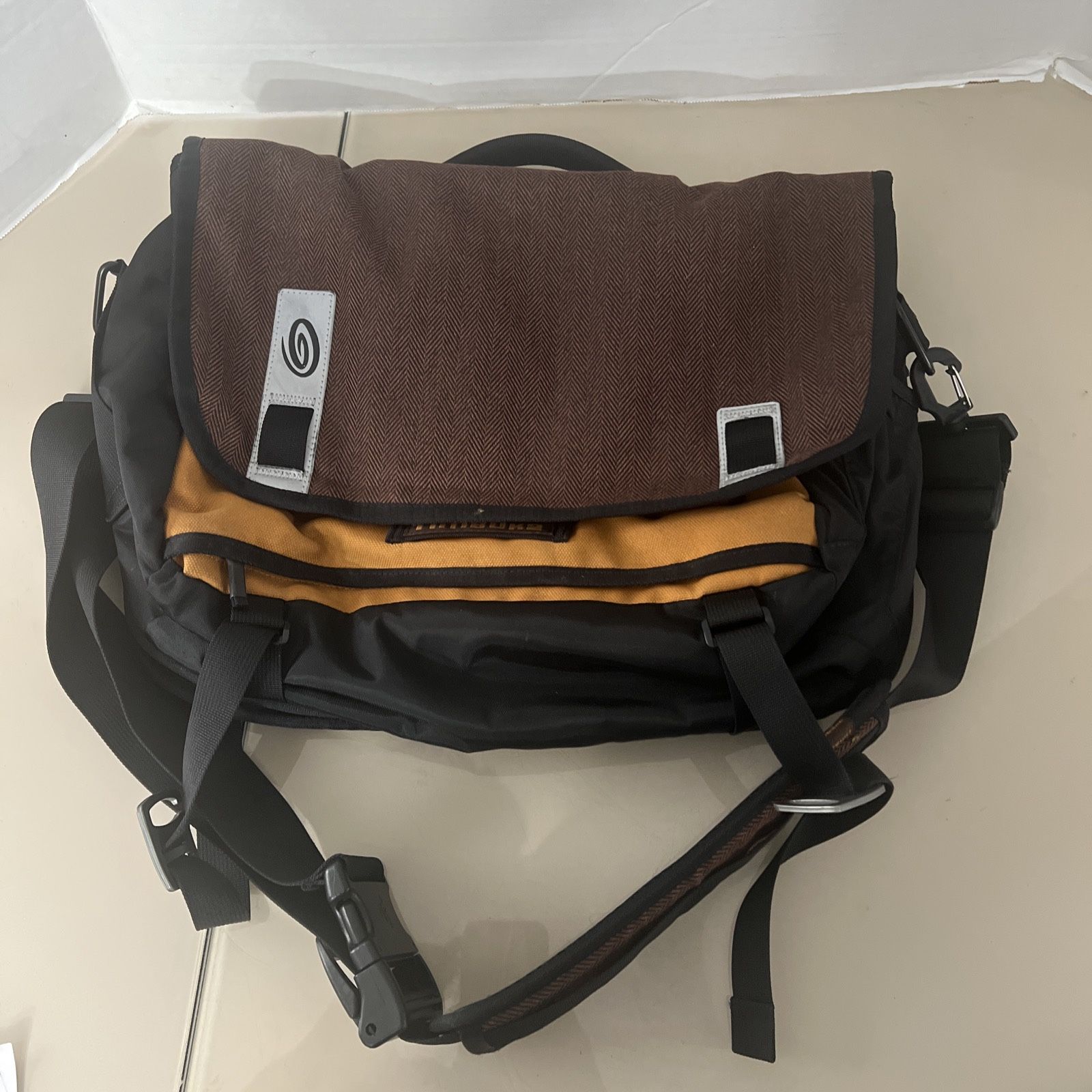 Timbuk2 Messenger Bag Brown 17" Crossbody Laptop. The bag is in great condition with some minor pen marks on the inside lining.