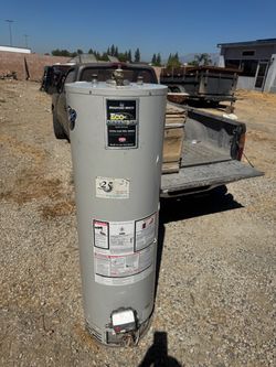 40 gallon water heater Bradford white natural gas (used)