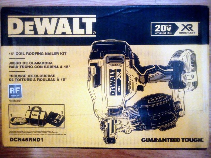 DeWalt 20V XR 15° Coil Roofing Nailer Kit