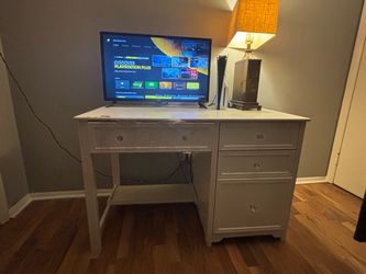Desk / vanity table
