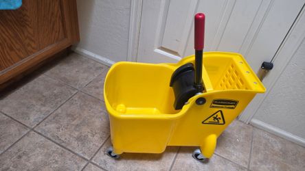 Rubbermaid commercial mop bucket